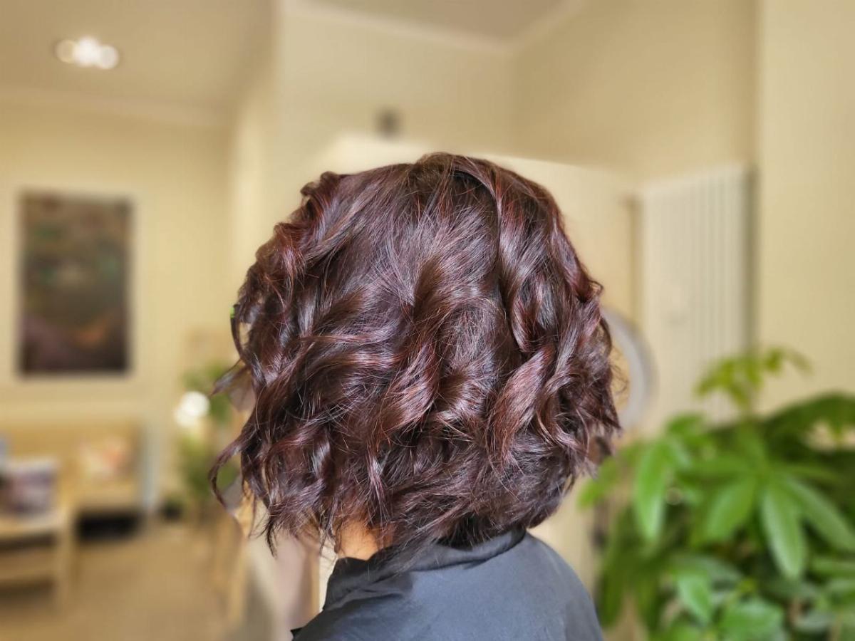 Erbe tintorie: guida completa alla colorazione naturale dei capelli 2 Erbe tintorie: guida completa alla colorazione naturale dei capelli 1